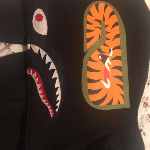 SOLD A Bathing Ape shark hoodie - Picture 4 of 8